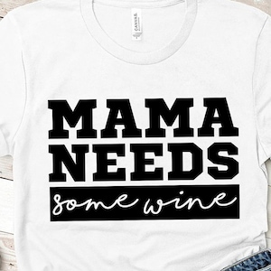 Funny Mom Life SVG Design - Mama a besoin de fichiers Wine Svg pour Cricut - Mothers Day SVG - Mom Shirt Svg - Téléchargement numérique
