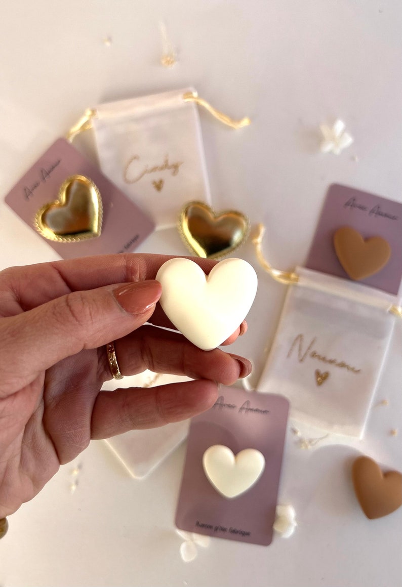 Broche cœur avec Amour et son pochon en velours personnalisé zdjęcie 5