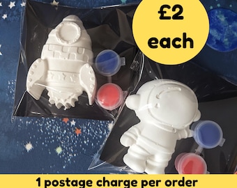 Space Paint Your Own Party Bag Favour: Rocket and Astronaut Craft Kit