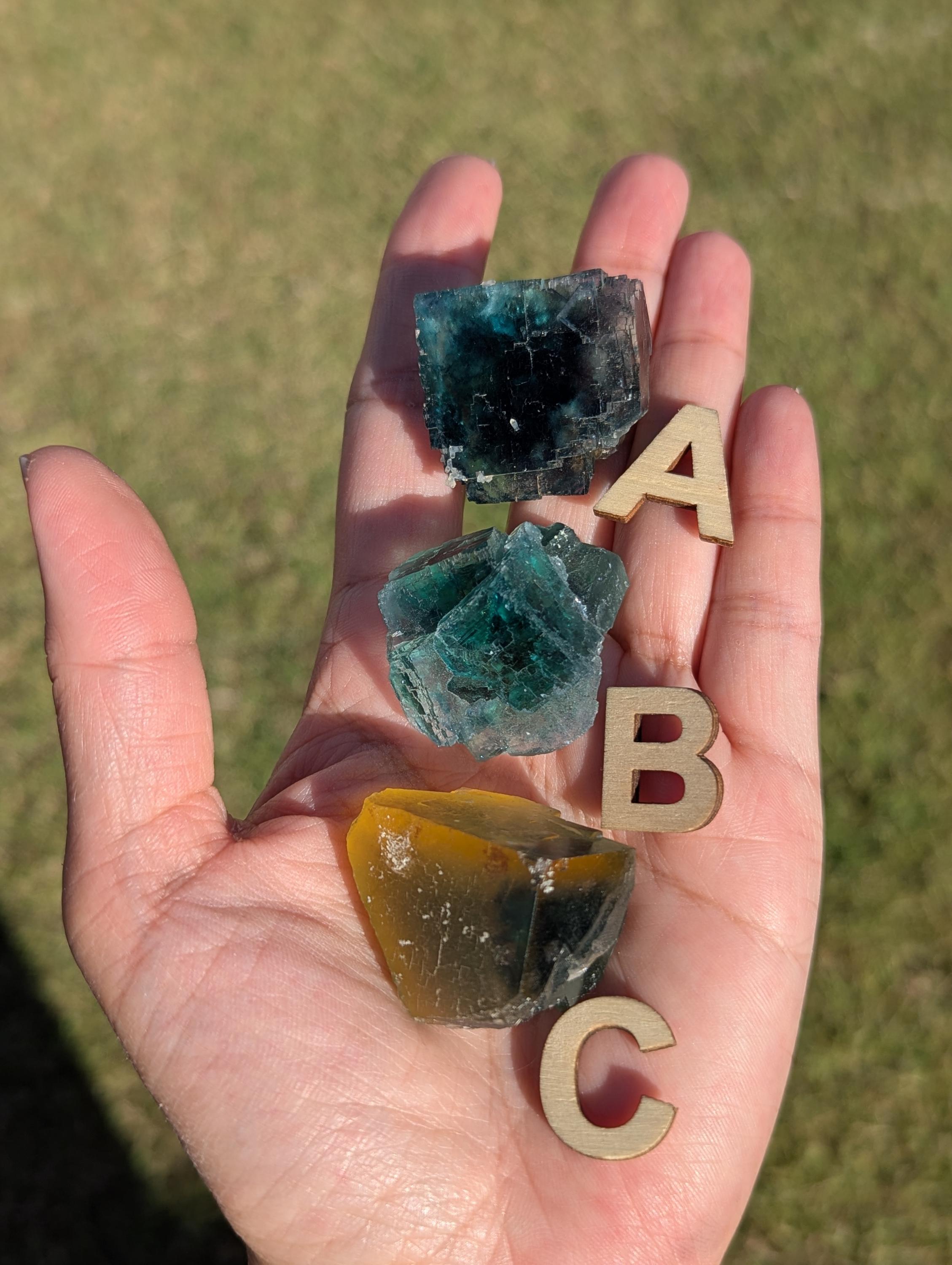 美品✨オコルス産 両面 イエローフローライト母岩付き結晶原石 美品✨オコルス産 両面 イエローフローライト母岩付き結晶原石