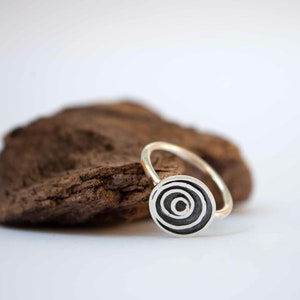 Silver Black Circles Ring , Disc Ring , dainty everyday ring , Asymmetrical Ring image 4