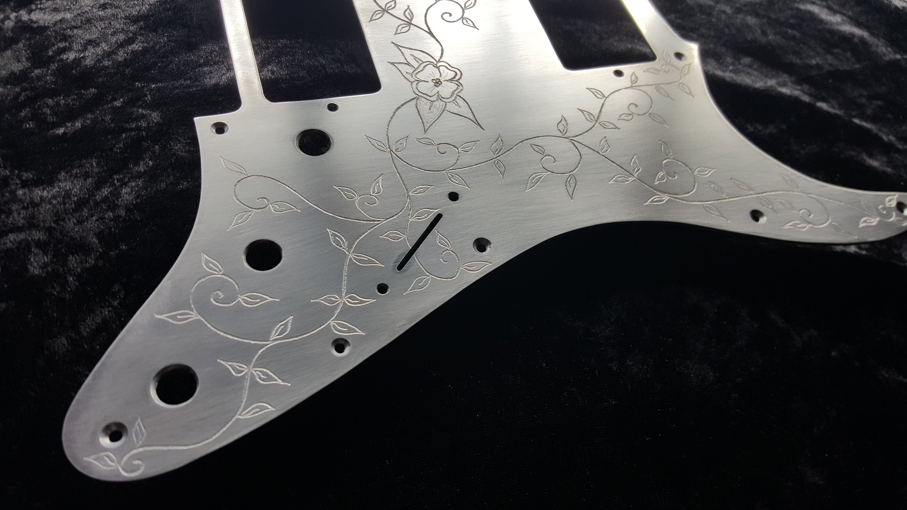 金属風ストラトSSSアセンブリ CS69復刻 高品質 アルミピックガード