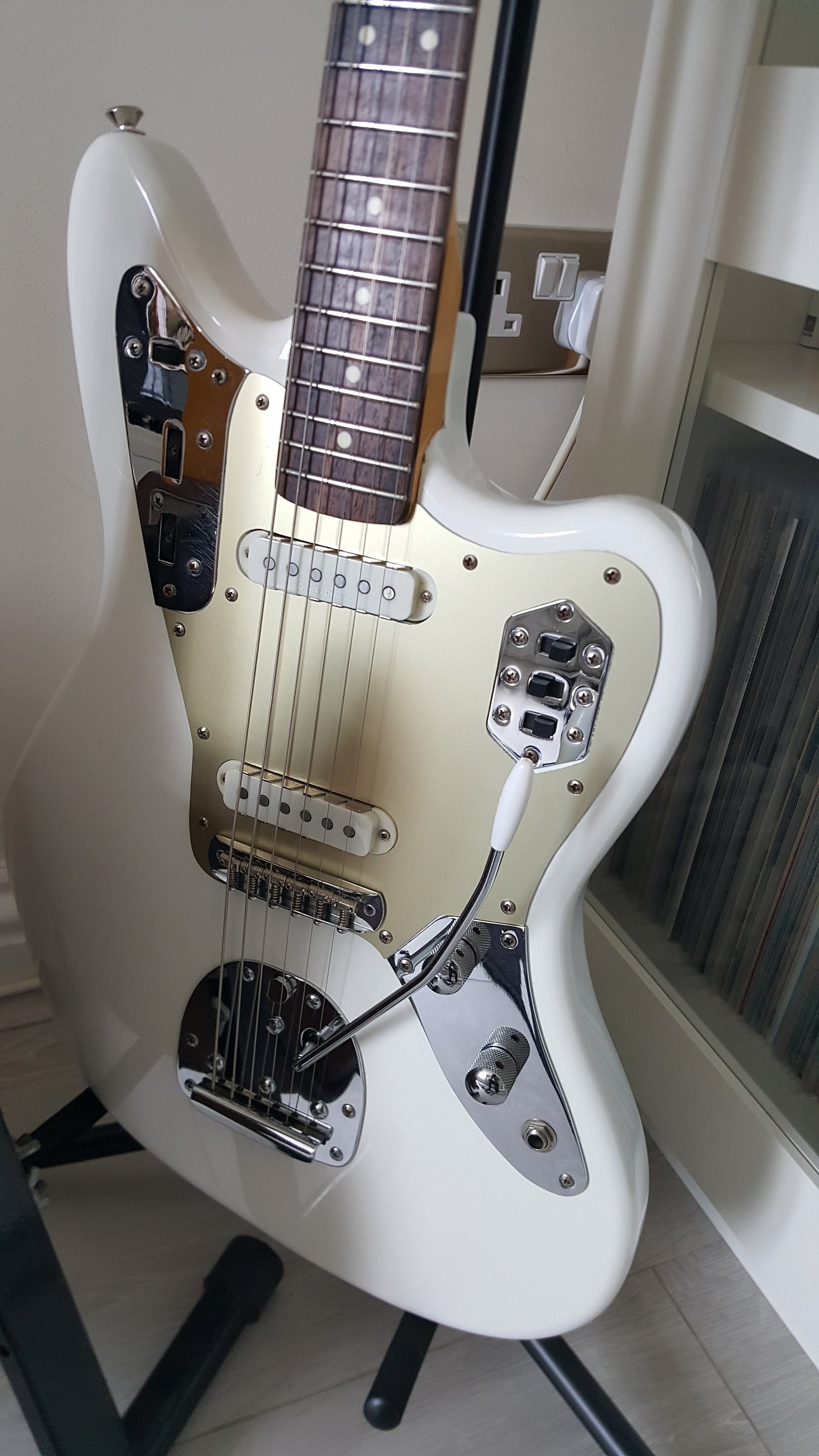 ジャガーのアルマイト加工アルミピックガード、シルバー、ゴールド