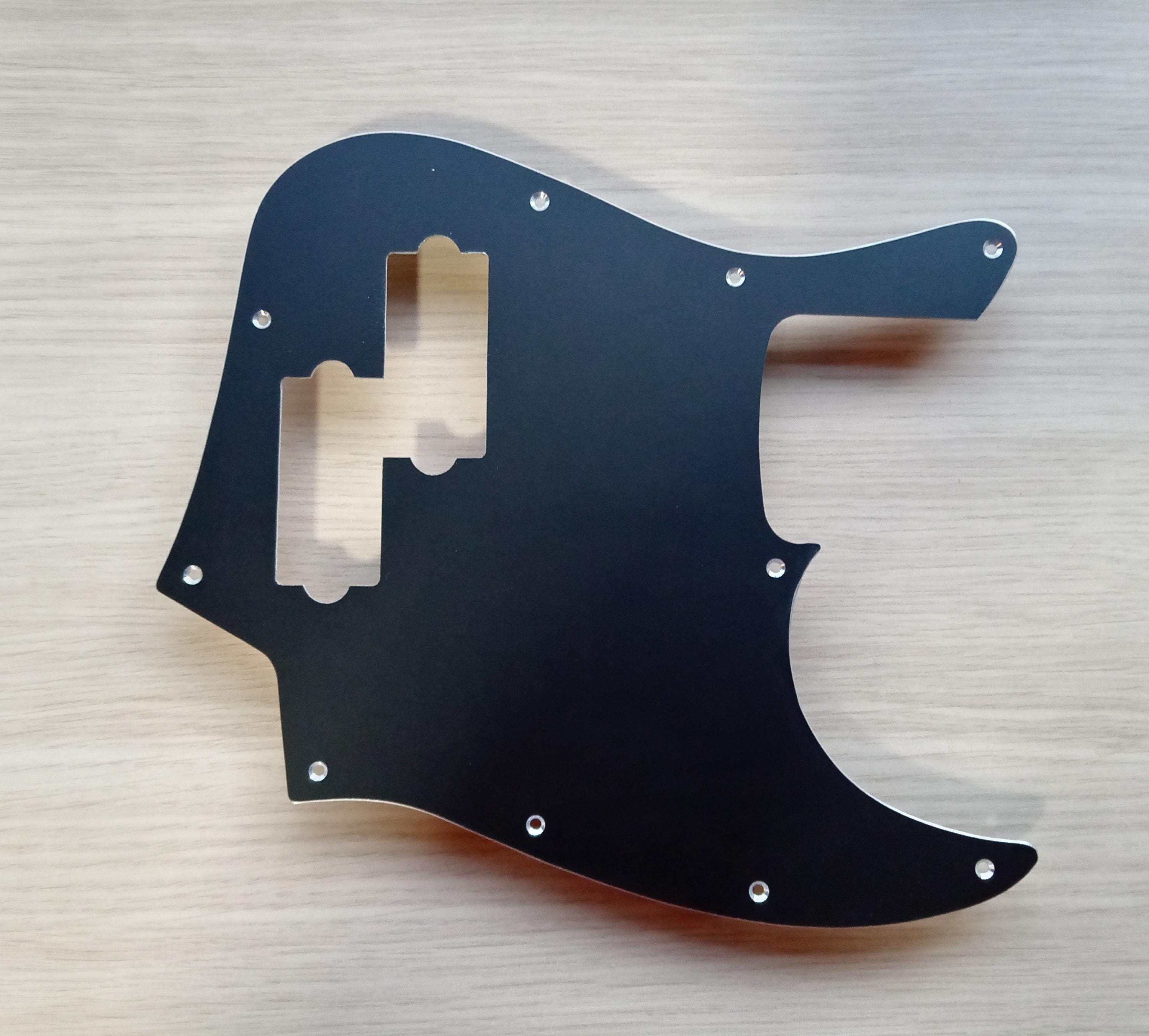 ジャズベース用ピックガード（Pベースピックアップアパーチャ付き