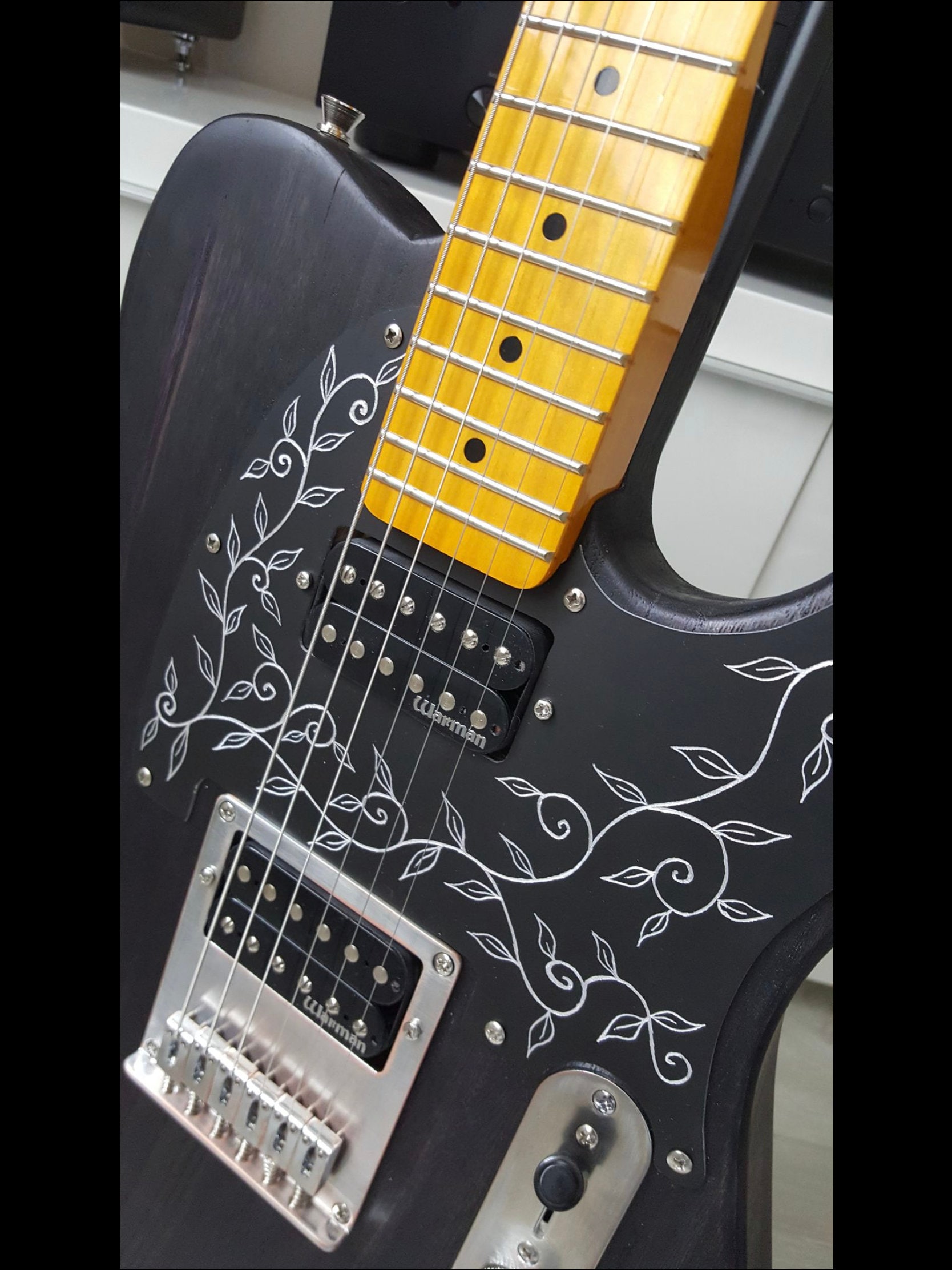 刻印入りテレキャスターピックガードハムバッカーバージョンは