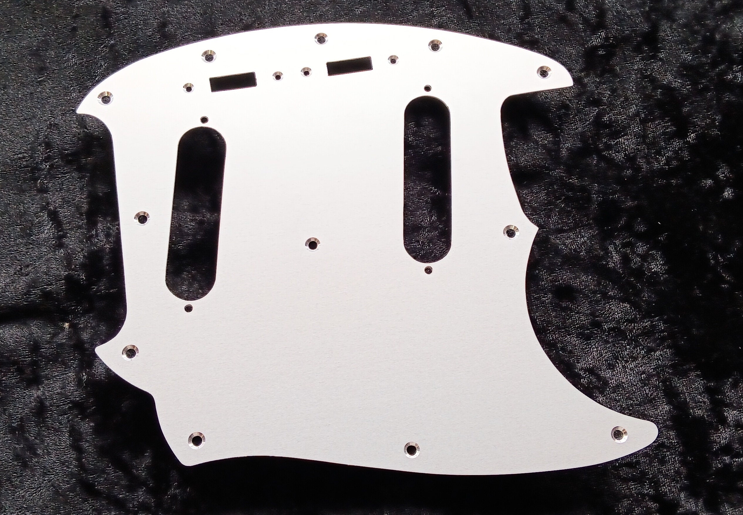 ムスタング アルミニウム ピックガード - ムスタング ギター