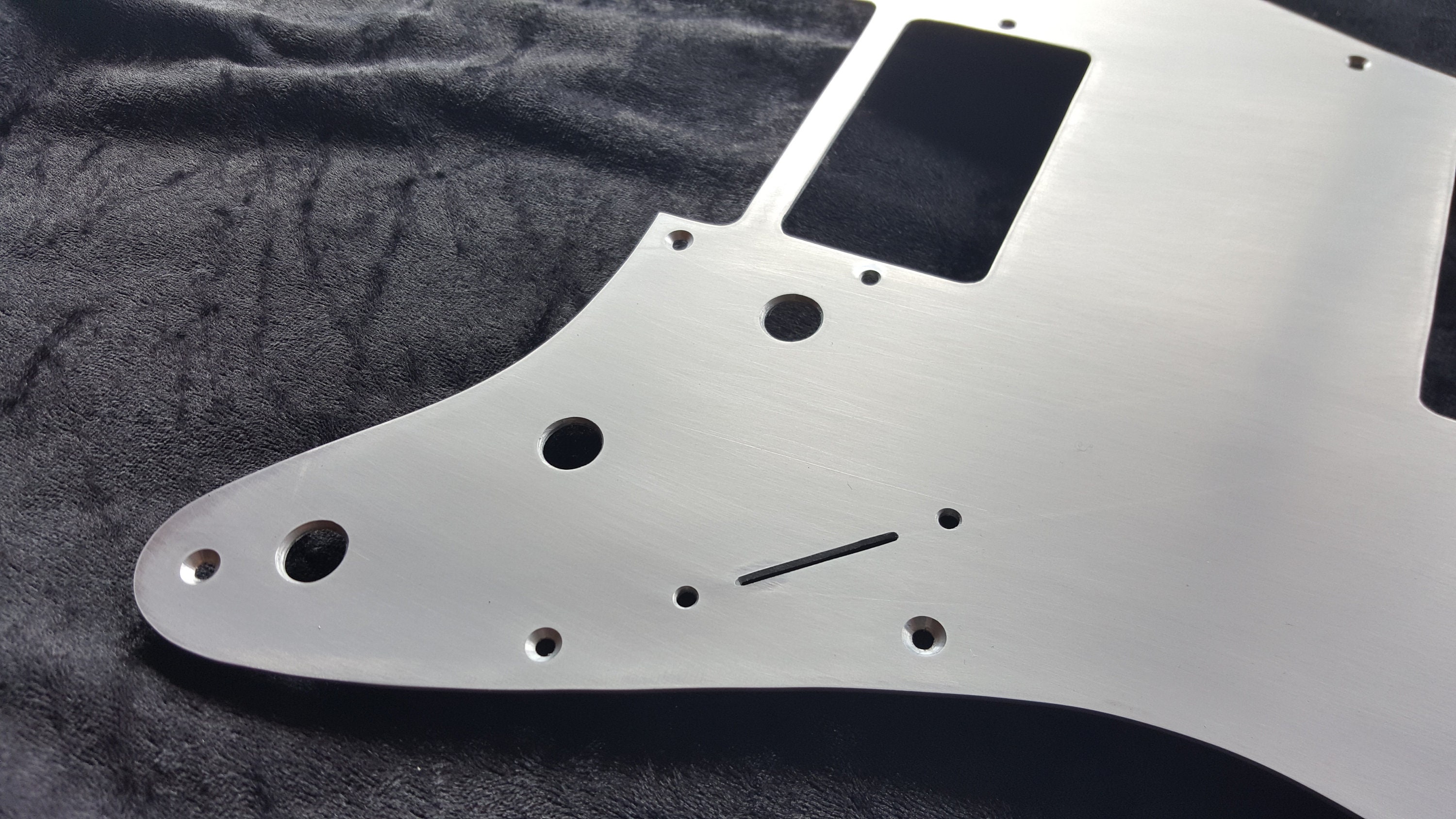 Schwarz Eloxierter Paisley Aluminium HSH Strat Schlagbrett - Passt