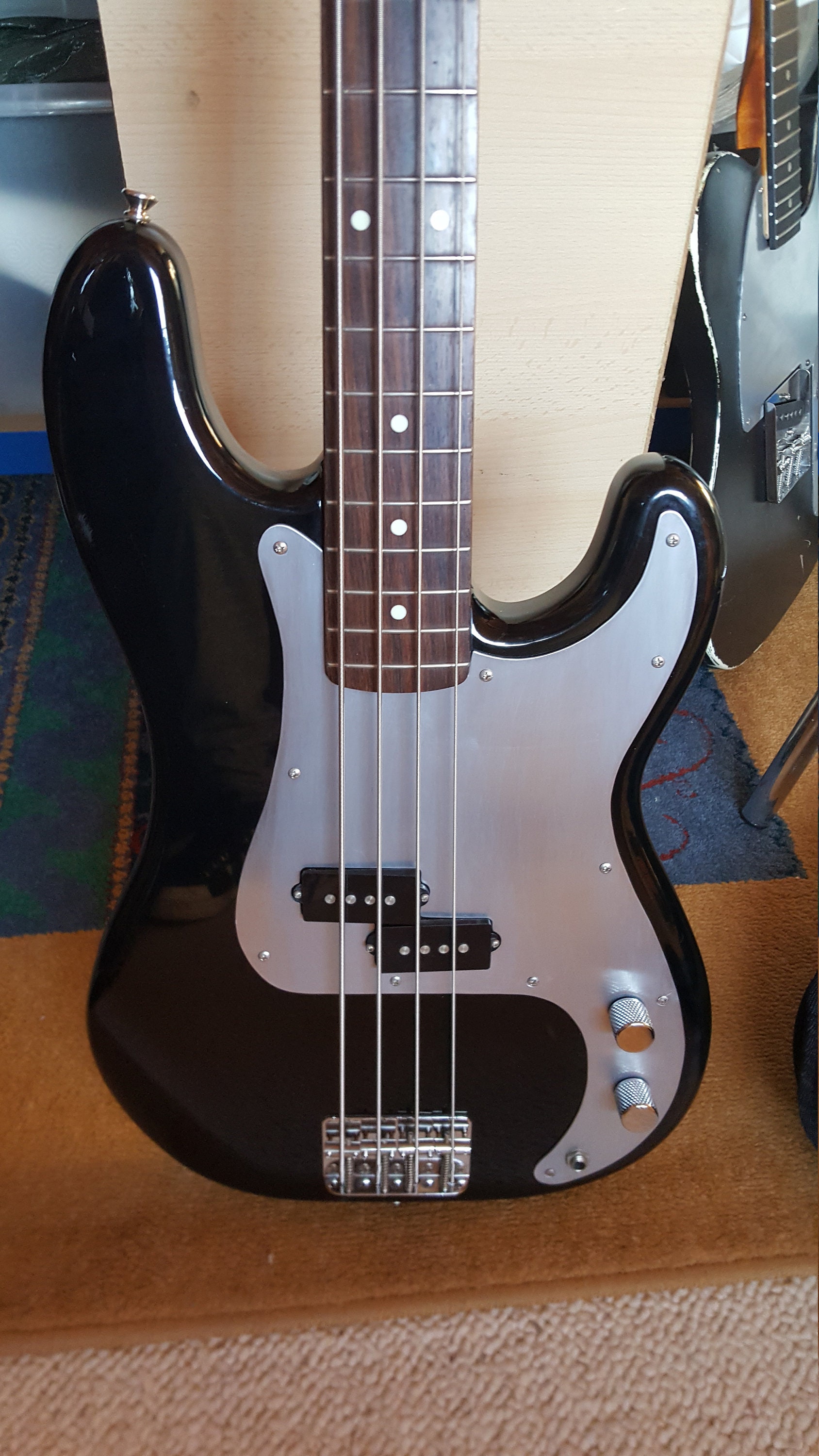 Squier Precision Bassにフィット、アルミピックガード