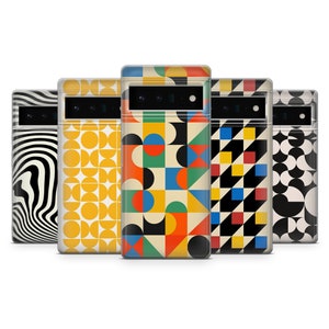 Könnte beinhalten: Fünf verschiedene Handyhüllen mit geometrischen Mustern. Die Hüllen sind alle transparent und zeigen das Design des Handys. Die Muster umfassen schwarz-weiße Streifen, gelbe Kreise, bunte Quadrate und Kreise, schwarz-weiße Quadrate und schwarz-weiße Kreise.