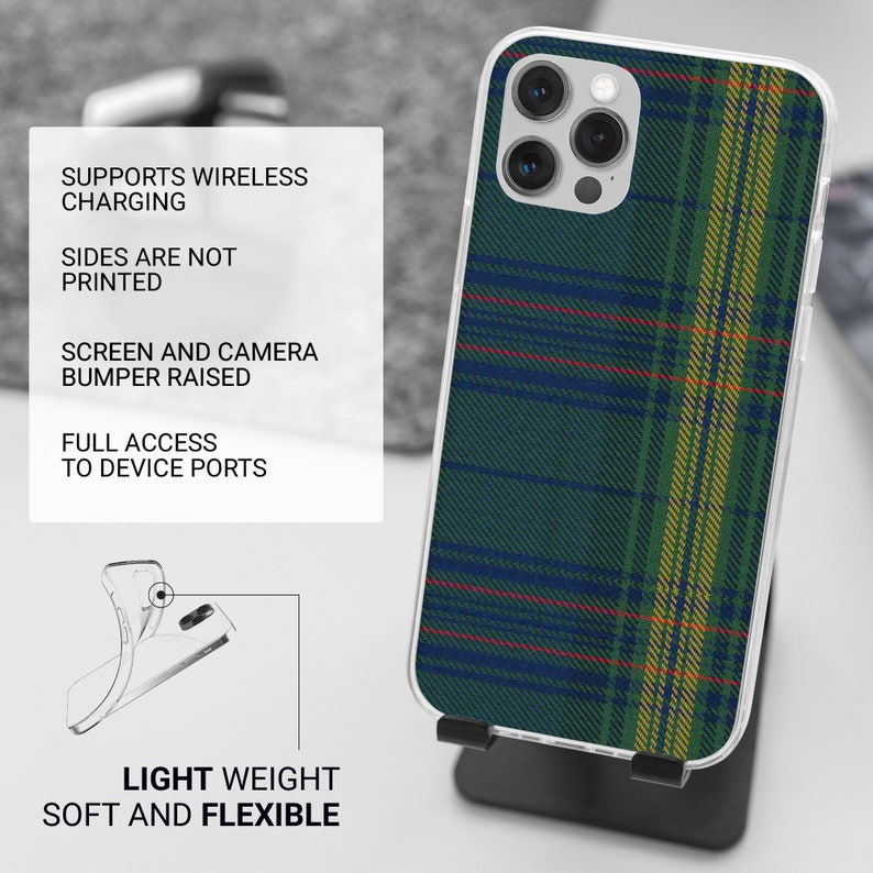 Peut inclure: Une coque de t&eacute;l&eacute;phone transparente avec un motif &eacute;cossais vert, bleu, rouge et jaune. La coque est con&ccedil;ue pour s'adapter &agrave; un t&eacute;l&eacute;phone avec un renflement de l'appareil photo. Le texte "SUPPORTS WIRELESS CHARGING", "SIDES ARE NOT PRINTED", "SCREEN AND CAMERA BUMPER RAISED", "FULL ACCESS TO DEVICE PORTS", et "LIGHT WEIGHT SOFT AND FLEXIBLE" est imprim&eacute; sur le c&ocirc;t&eacute; gauche de l'image.