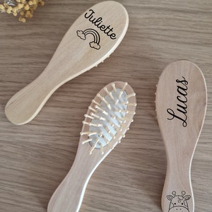 BROSSE A CHEVEUX BEBE EN BOIS : Mélanie création broderie personnalisée