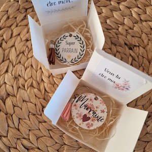 Boite cadeau et porte clé personnalisé pour demande originale