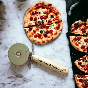 Roulette à pizza / Roulette à tarte/ Couteau tarte/ Cadeau gravé / fête des pères / fêtes des mères