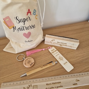 Coffret cadeau fin d'année scolaire maîtresse / maître - brosse en bois graver tableau personnalisée