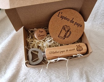 Confezione regalo personalizzata con apribottiglie e tappo in legno