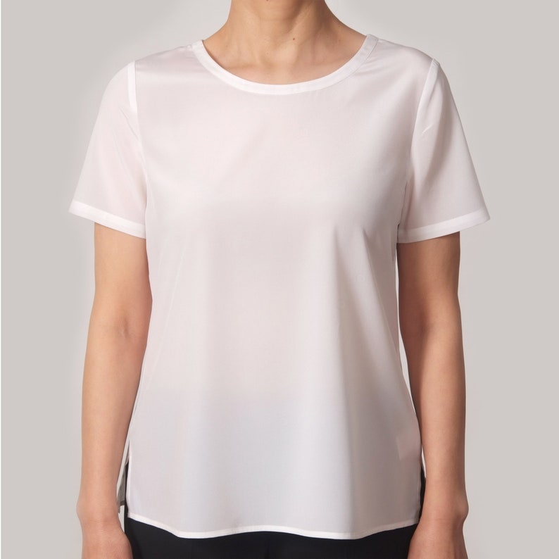 Women's silk top. image 1