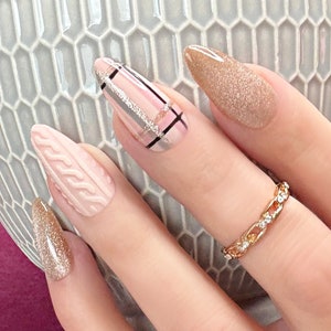 Sweater Plaid Gel Press On Nails | Cateye Winter Glue On Nails | Elorienne Beauty