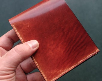 Portafoglio SHELL CORDOVAN BIFOLD, portafoglio di lusso realizzato su misura