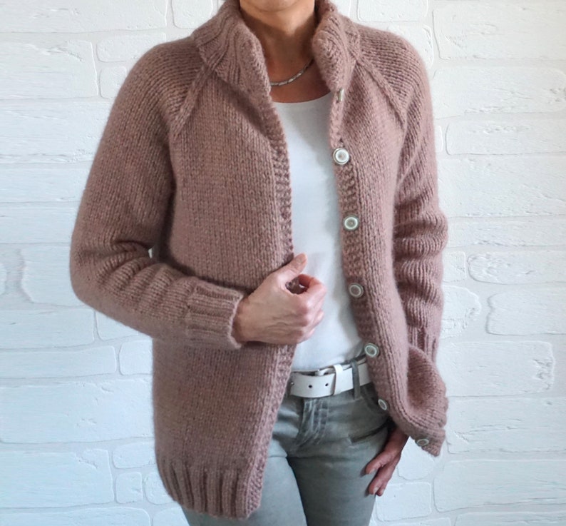 Weiche, absolut kratzfreie Strickjacke 100%Natur salbei mauve oder zartrosa Knopfleiste gestrickt Cardigan Strick Damen Gr S M L XL Handmade Bild 5