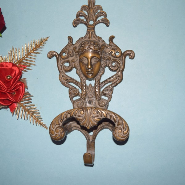 Verzierte Blumen Design Wandhaken Bronze Farbe Haken | Seltene Messing Königin Aufhänger Niedliches Engel Gesicht Wand Zubehör | Gewicht- 625 Gramm Ca.