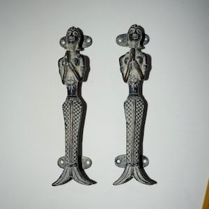 Dörrhandtag i form av en sjöjungfrustaty i mässing | Sällsynta vintagedörrhandtag i mässing | Välkommen heminredning för entrén