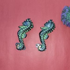 Tirador de caballito de mar de latón / Tirador de puerta de caballito de mar artesanal / Decoración de tienda de acuarios