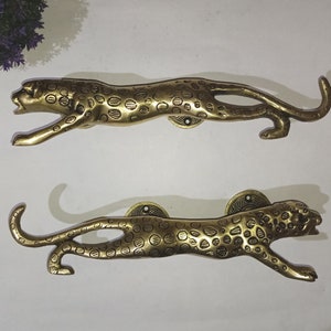 Tiger Door Pull Round Base Door Decor | Brass Cheetah Door Handle Pair | Total Weight: 1020 x 2 = 2040 Grams Approx