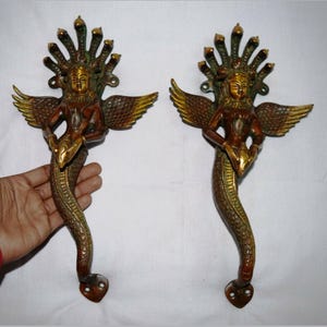 Maniglia per porta a forma di regina sirena da 13 pollici / Set di maniglie per porta in ottone a forma di dea serpente / Decorazione di benvenuto per ristoranti