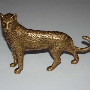 Brass Powerful Cheetah Idol Table Showpiece Décor | Jaguar Feline Cat Leopard Statue Realistic Zodiac | Weight- 1.360 KG Approx.