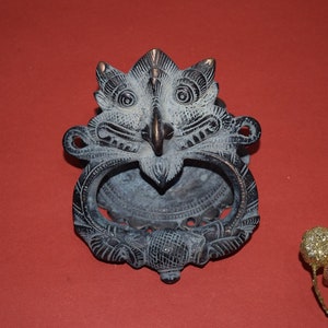 Gothic Yali Gesicht Türklingel 4 '' Zoll Halloween Geist | Messing Foo Hund Löwe Traditioneller Drachen Klopfer | Gewicht - 640 Gramm ca.