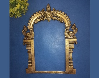 Decorazione da parete Prabhavali con incisione a pavone / Cornice Darbar in ottone reale / Decorazione da parete per ingresso