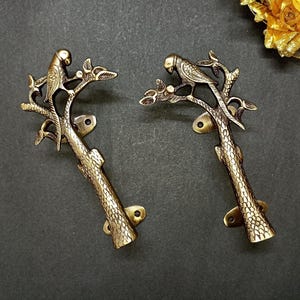 Tirador de puerta de latón lacado con diseño de loro/Guacamayo en árbol, juego de tiradores para decoración del hogar