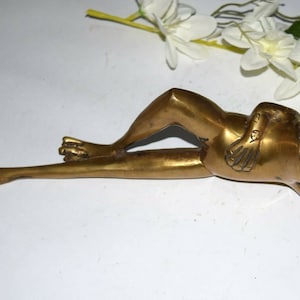 Funny Frog Chilling Paperweight Statue | Brass Relaxing Frog Tabel Statue Decor