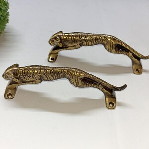 Tirador de puerta delantera Jaguar de latón lacado / Par de manijas de puerta con forma de animal leopardo para decoración del hogar