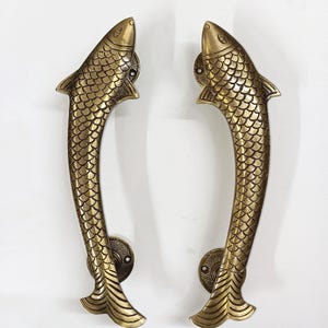 Einzigartiges Fisch-Türhaltegriff-Paar | Beschläge aus lackiertem Messing im Ocean-Design