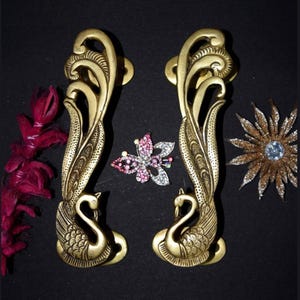 Dörrhandtag i mässing med påfågelmotiv | 18 cm kraftigt påfågelmotiv | Tillbehör till huvuddörren