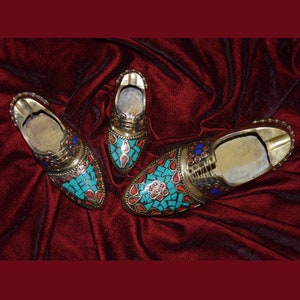 Shoes Shape Ashtray | Boot Design Paperweight Table Showpiece | Brass Ashtray Stone Engraving
