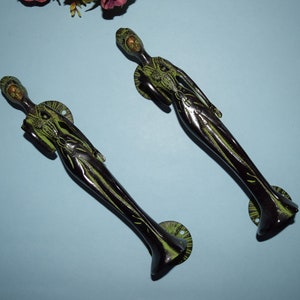 Parhandtag i mässing, drottning, 25 cm, dam | Attraktiv kvinnlig figur, dörrhandtag | Totalvikt - 635 x 2 = ca 1270 gram.