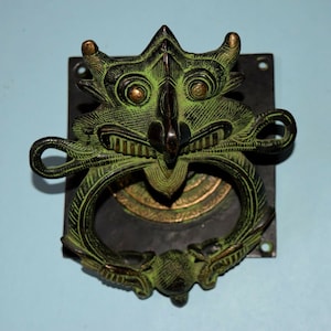 Dörrknackare med lejonansikte i mytisk varelse | Djävulsmun i mässing i Yali-stil | Samlarobjekt i invecklad snidad entré