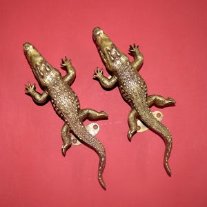 Nile Alligator Cabinet Drawer Pull | Brass Hunting Crocodile Door Handle Pair | Garden Furnishing Homeware Accessories