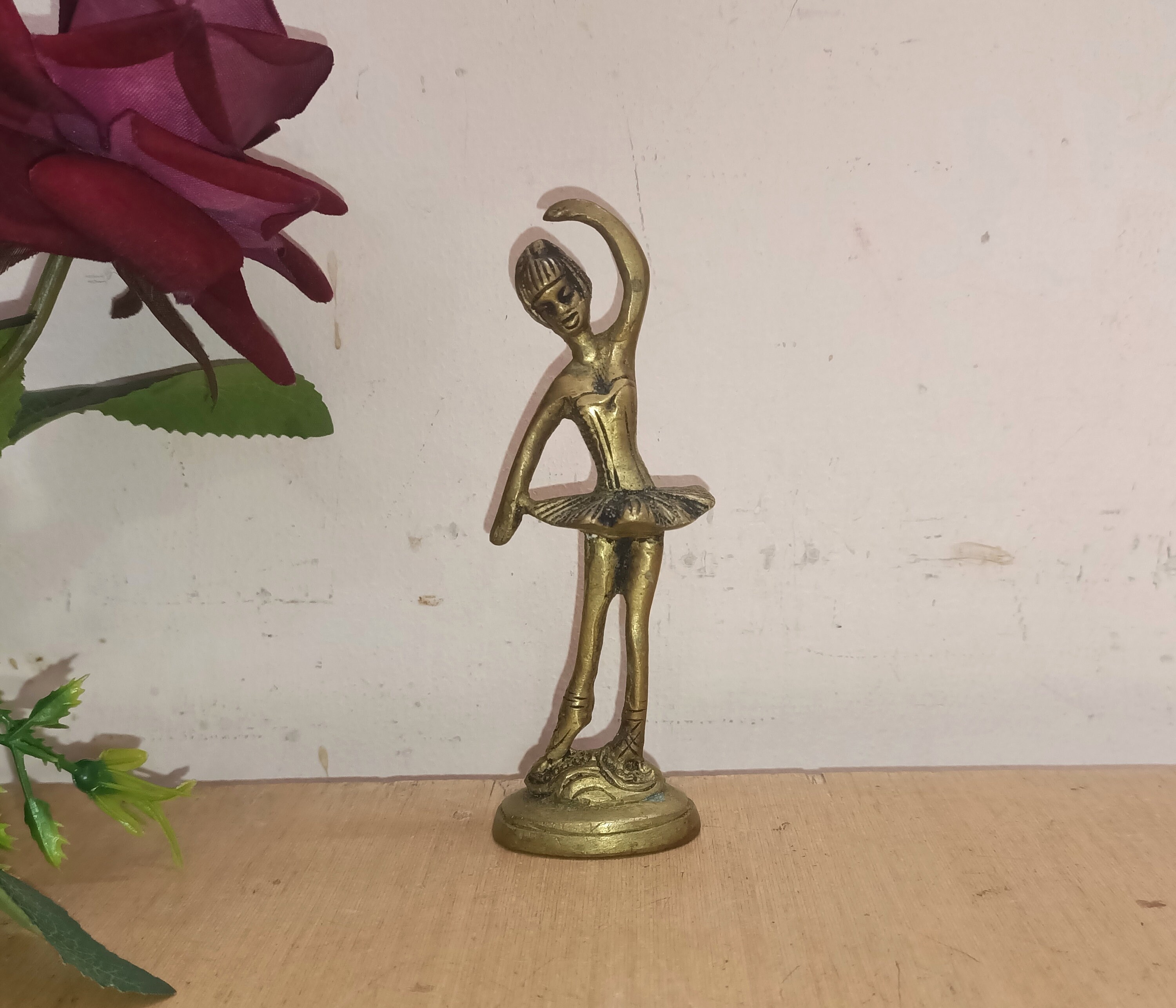 Opera Ballerina Dancing Pose Girl Idol Table Decor | Brass Girl Practice Toe Dancing Statue Paperweight | Office Desk Tabletop Decor