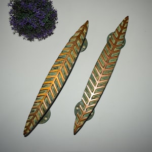 30 cm dörrhandtag med blad, unik patina | Mässingshandtag med Joy Leafs-motiv, botaniskt tema | Totalvikt - 500 x 2 = ca 1000 gram.