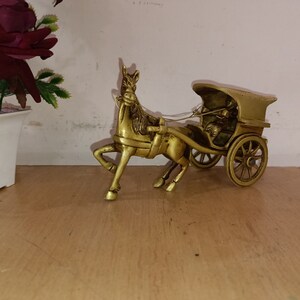 Pferdewagen Taxi Statue | Messing Mann Reitpferd Fahrzeug Skulptur | Mid Century Thema Tischdeko