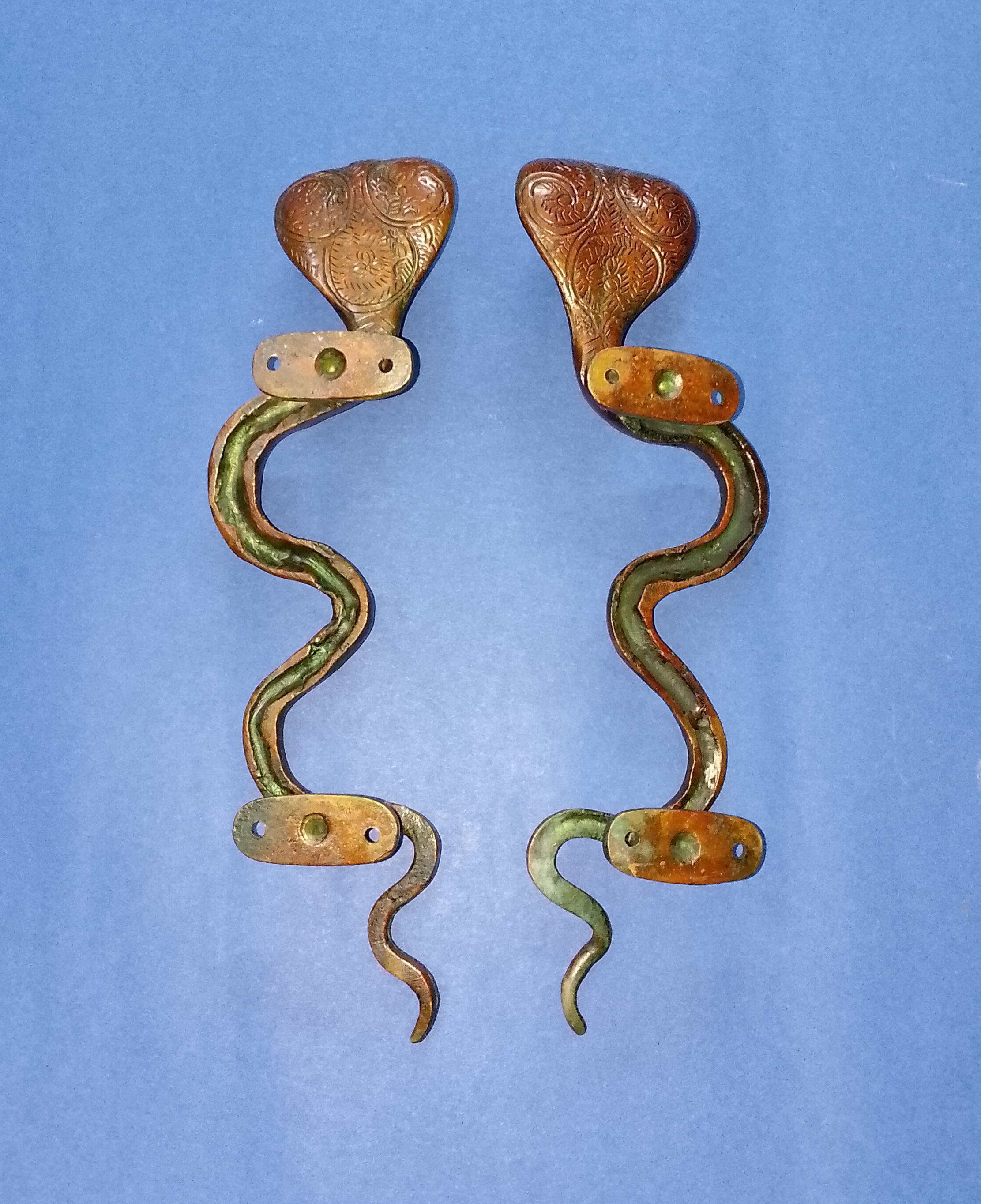 毒蛇型ドアハンドル | 真鍮製蛇型ドアハンドル（ペア） - Etsy 日本