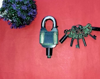 Rätselschloss aus Messing mit 6 Schlüsseln | Handgefertigtes Puzzle-Vorhängeschloss | Funktionstüchtiges Rätsel-Vorhängeschloss mit 6 Schlüsseln (WSR)