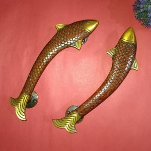 11,5 inch inch messing piranha deurklink paar | Ronde basis in visvorm