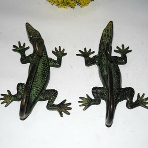 Par de maçanetas de porta estilo lagarto de 8'' | Puxador de latão estilo dragão de Komodo | Decoração de entrada de clube