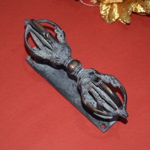 Messing deurkruk in Dorje-vorm religieus symbool | Thunderbolt Vajra-ladetrekkoord Boeddhistisch ritueel object | Gewicht: ca. 375 gram
