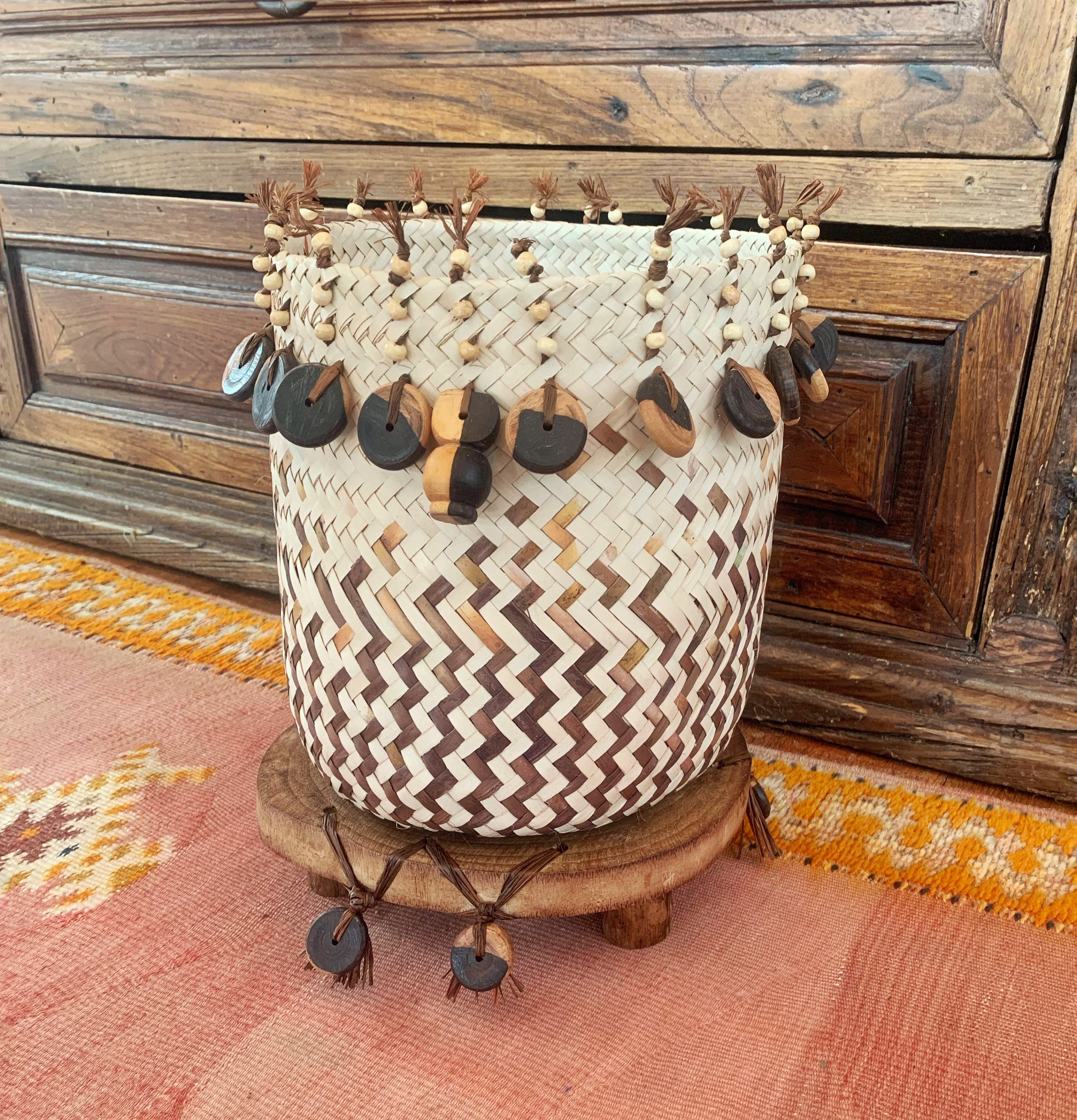 Macetas Vintage de mimbre de imitación, cesta de almacenamiento tejida con  patas de madera, soporte para