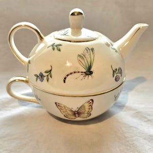 Vintage stackable teapot for one person, made of fine porcelain. "Garden Whispers" collection by Skye McGhie. Cup and lid included.
